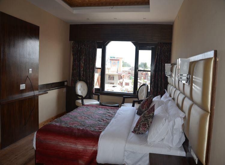 The Pride Inn Srīnagar Buitenkant foto